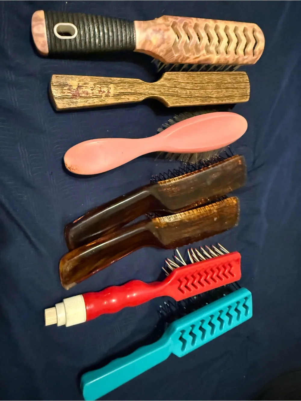 Lot of 7 Vintage 90s Hair Brush Lot of 7 Avon goody and more  see pics